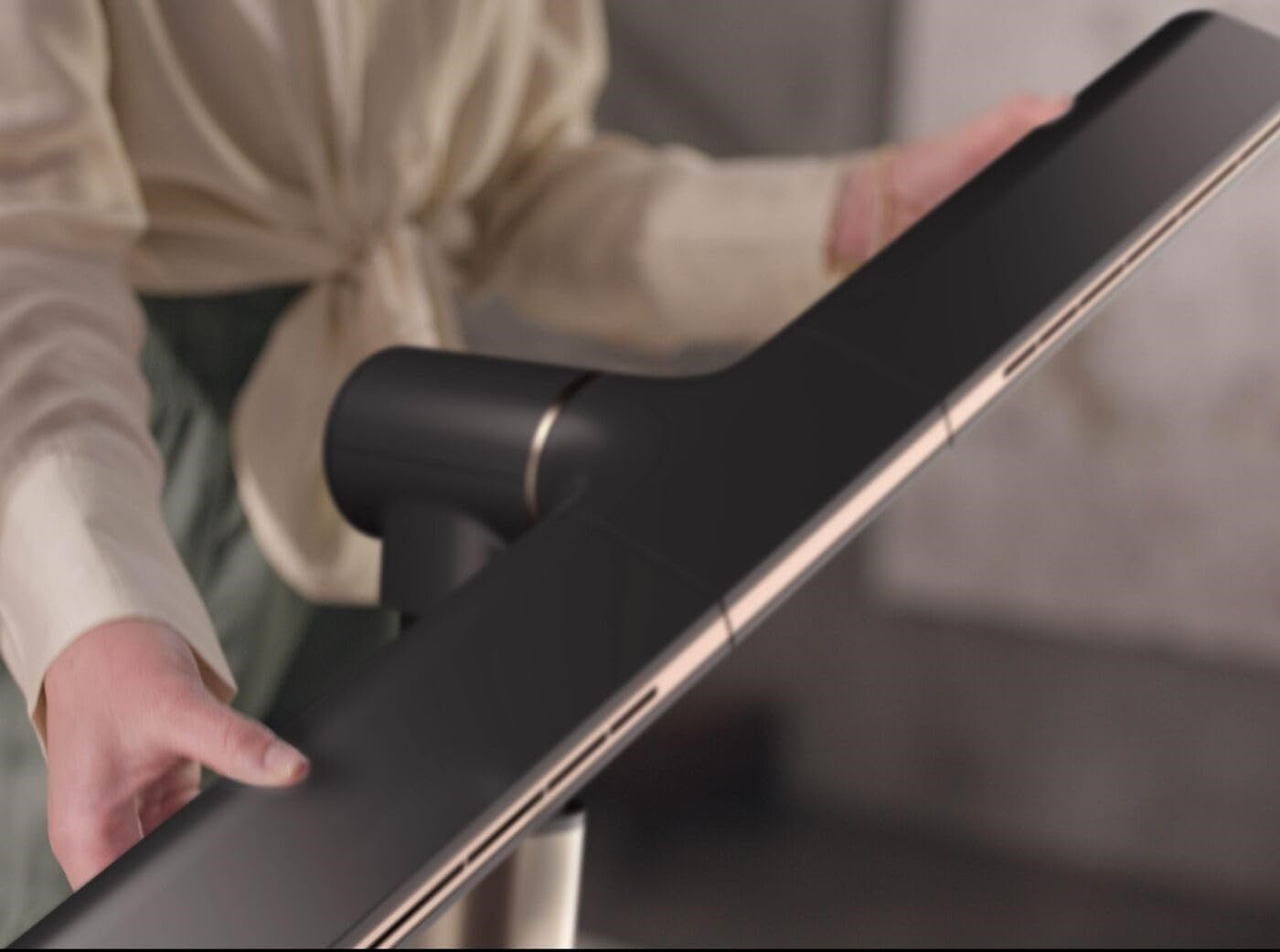 Ventilatore a Colonna Senza Pale Shark TurboBlade TF200SEU - Colore Carbone