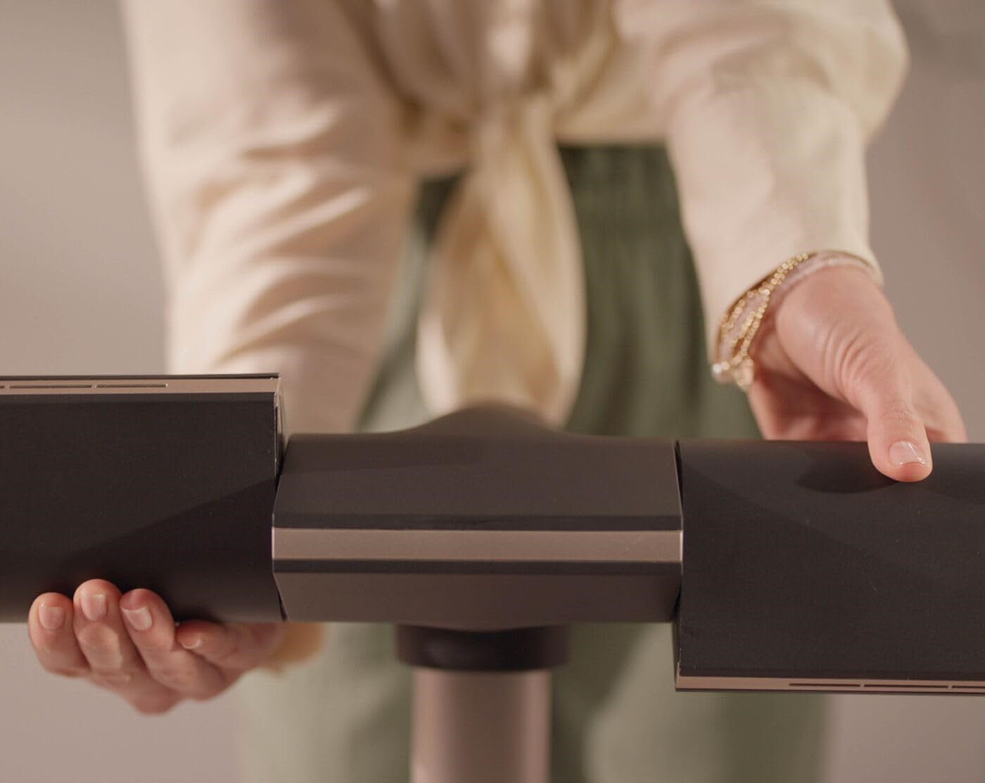 Ventilatore a Colonna Senza Pale Shark TurboBlade TF200SEU - Colore Carbone